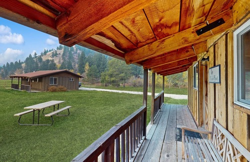 Sula Cabin | Peaceful cabin on acreage with a wood stove - near Bitterroot River