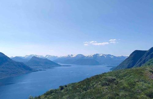 Ulsteinvik House | Peaceful cabin retreat in the Norwegian mountains