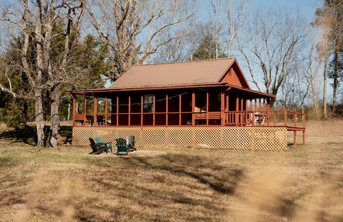 Delano Cabin | Peaceful Cabin with a Mountain View! Right in the heart of nature.