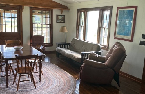 Hobucken Cabin | Peaceful cabin with AC in charming Scranton
