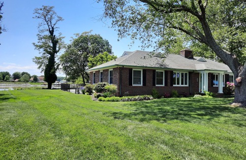 Cambridge House | Peaceful Cambridge Home on Jenkins Creek