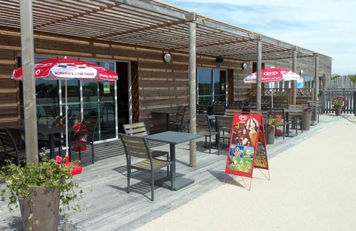 La Chapelle-Hermier Ski Chalet | Peaceful Chalet with Pool near Lake and Beaches - 2 Bedrooms