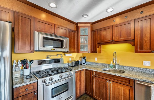 Bartlett House | Peaceful Chalet in the White Mountain Forest | Sleeps 15!