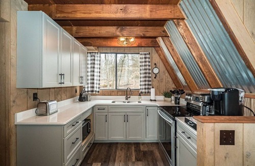Innsbrook Ski Chalet | Peaceful chalet - *new* private beach, WIFI, kayaks