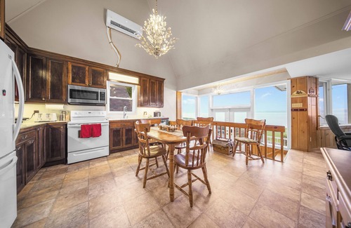 Lotbiniere Regional County Municipality Ski Chalet | Peaceful Chalet on the St. Lawrence – Spa, Views & Serenity