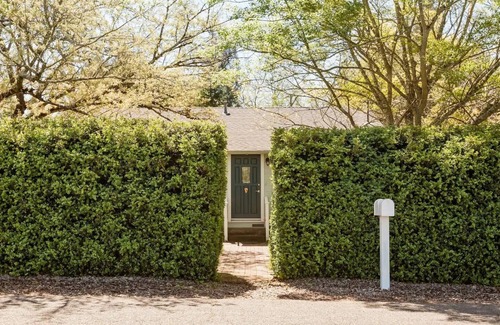 Graton House | Peaceful, charming, cottage in wine country. Beautiful yard!