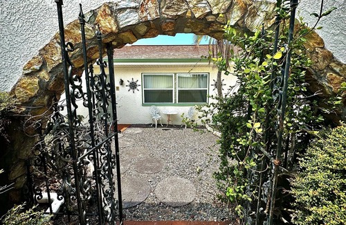 Holiday House | Peaceful Clean Home Near Water w/Nature & Bayou Views-1 Mile to Beaches-PET FREE
