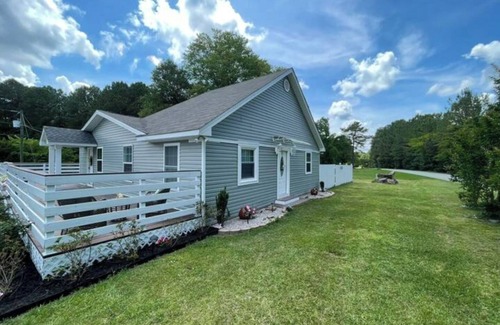 Sanford House | Peaceful Comfort Home ideal for work trips and vacation.