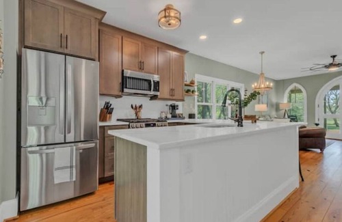 Irvington House | Peaceful cottage in the quaint Town of Irvington!