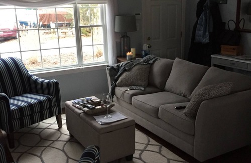 East Falmouth House | Peaceful Cottage with relaxing vibe in family friendly neighborhood