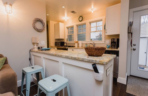 Michigan City Cottage | Peaceful Cottage/Private Parking & Backyard/Strong WiFi/Walk to Sheridan Beach!