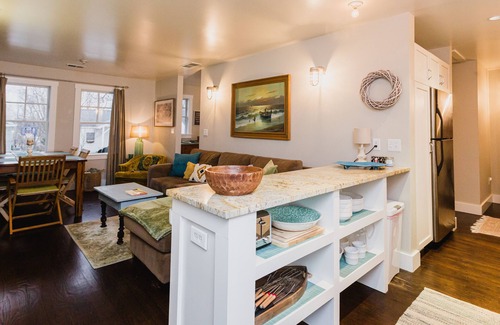 Michigan City Cottage | Peaceful Cottage/Private Parking & Backyard/Strong WiFi/Walk to Sheridan Beach!