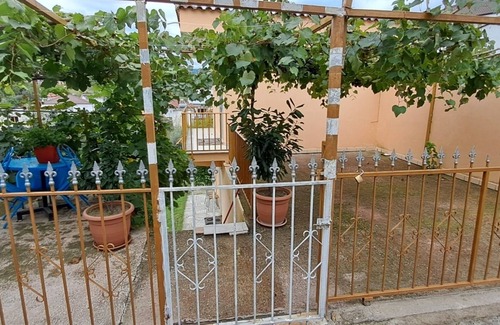 Mullet Apartment | Peaceful country apartment close to the city and the mountains.