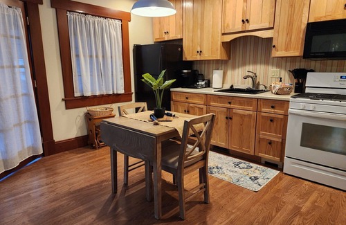 Gambier Apartment | Peaceful Country Garden Suite in the rolling hills of Gambier