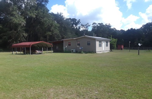 Pinetta Cabin | Peaceful Country Getaway Pet Friendly and Cozy!