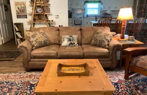 Callands-Gretna House | Peaceful, Country, Pet Friendly Getaway - Minutes from Smith Mountain Lake Dam