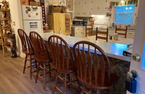 Callands-Gretna House | Peaceful, Country, Pet Friendly Getaway - Minutes from Smith Mountain Lake Dam