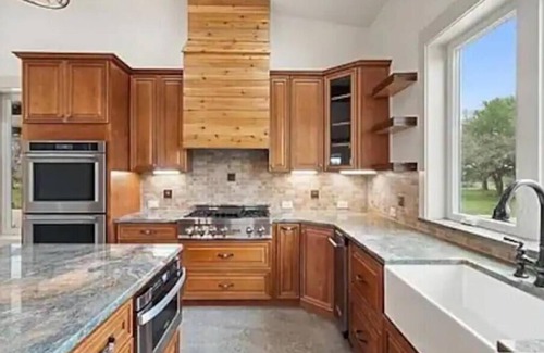 Johnson City House | Peaceful country retreat by Rocky Creek