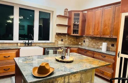 Johnson City House | Peaceful country retreat by Rocky Creek
