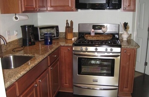 Canyon Creek Cottage | Peaceful Country Setting with FREE TAMU Football Parking
