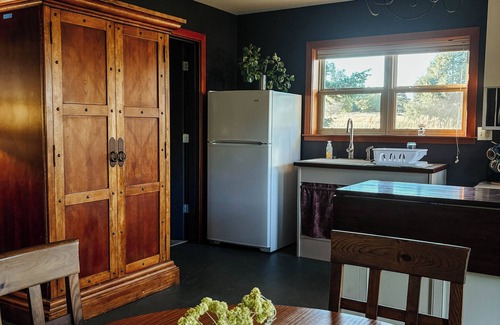 Medford Cottage | Peaceful Countryside Stay with Scenic Views- 5 minutes to Jacksonville