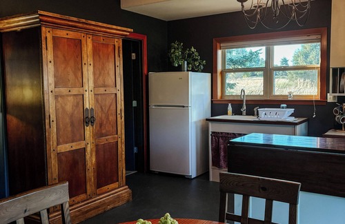 Medford Cottage | Peaceful Countryside Stay with Scenic Views- 5 minutes to Jacksonville