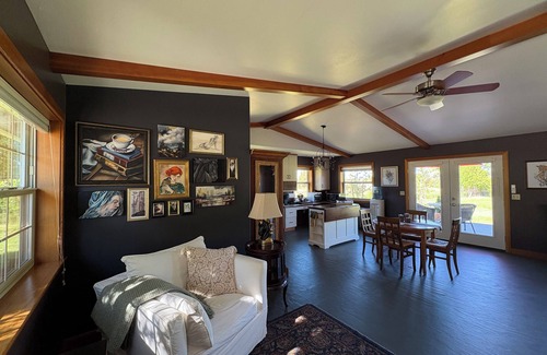 Medford Cottage | Peaceful Countryside Stay with Scenic Views- 5 minutes to Jacksonville