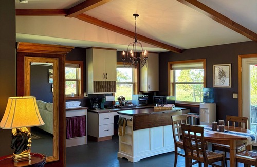 Medford Cottage | Peaceful Countryside Stay with Scenic Views- 5 minutes to Jacksonville