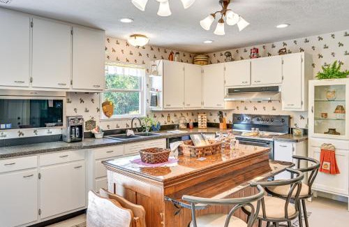 Rockfield Apartment | Peaceful Couples Getaway 4 Mi to Delphi!