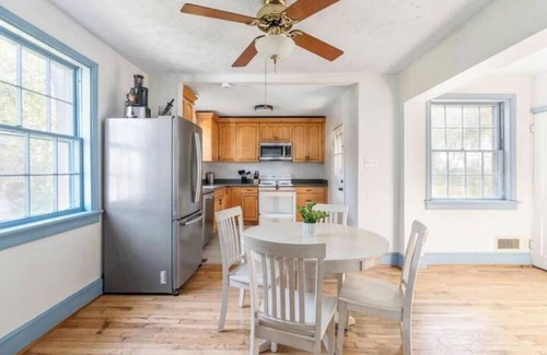 Glen Allen House | Peaceful & Cozy 2 BR Unit with Large Fenced Backyard-Family & Pet Friendly