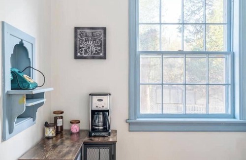 Glen Allen House | Peaceful & Cozy 2 BR Unit with Large Fenced Backyard-Family & Pet Friendly