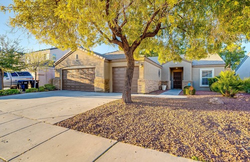 Henderson House | Peaceful & Cozy 3 Bed with Hot Tub!