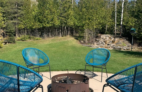 Fish Creek House | Peaceful, Cozy, Clean, Fun Mid-Century Stay! Backyard Oasis Waterfall, Fireplace