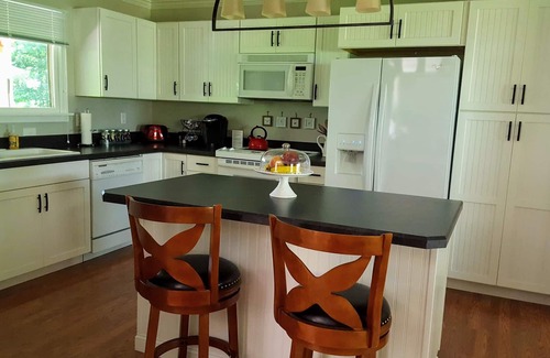 Waynesville House | Peaceful, cozy, creekside and squeaky clean!