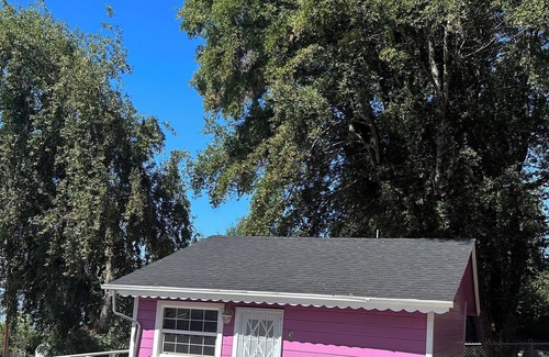 Nice Cabin | Peaceful & Cozy lakeside cottage w/ free parking