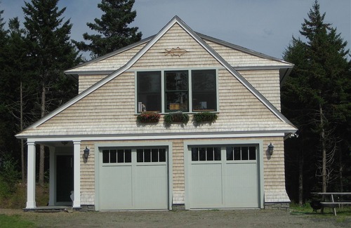 Cushing Cottage | Peaceful, cozy one-bedroom waterfront carriage house steps from our private cove