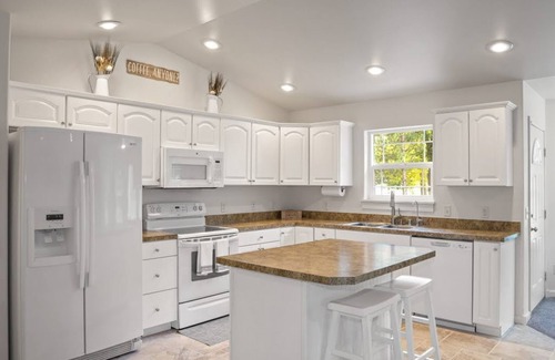 Yegen House | Peaceful Cul-De-Sac Home, 1 Min. Drive To Zoo MT!