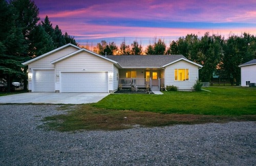 Yegen House | Peaceful Cul-De-Sac Home, 1 Min. Drive To Zoo MT!