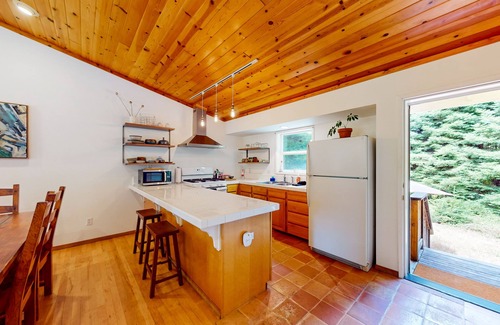 Little River House | Peaceful, dog-friendly home among the redwoods with beautiful garden