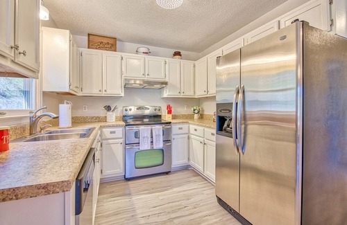 Sylva House | Peaceful downtown Sylva home, 3BR, porch, creek, Wifi
