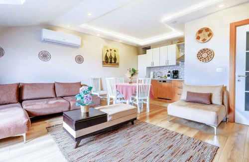 Maltepe Apartment | Peaceful Duplex Flat with Adalar View in Maltepe