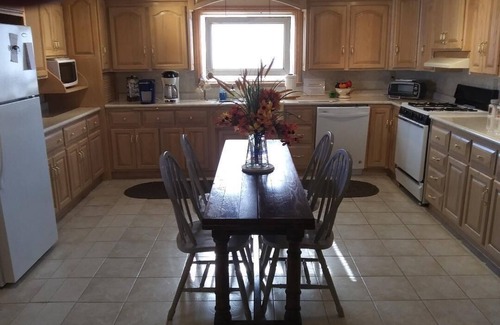 Syracuse House | Peaceful, easy feeling.: fishing, golf, wifi, quaint shops and diners