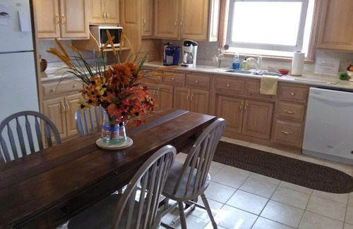 Syracuse House | Peaceful, easy feeling.: fishing, golf, wifi, quaint shops and diners