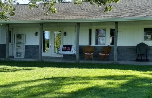 Syracuse House | Peaceful, easy feeling.: fishing, golf, wifi, quaint shops and diners