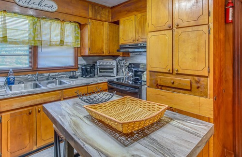 New Zion House | Peaceful Effingham Abode w/ Fireplace!