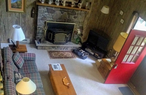 Locust Paradise Ski Chalet | Peaceful escape in Poconos near fun activities
