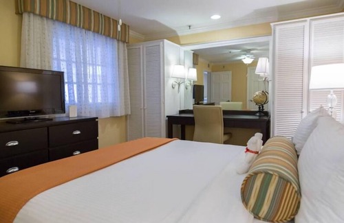 Carlsbad Village Hotel | Peaceful Escape in Carlsbad! 2 Modern Units, Free Parking, Swimming Pool!