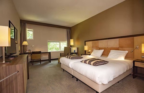 Zon en Schild Hotel | Peaceful Escape with Free Parking, Private Garden & Hiking Nearby