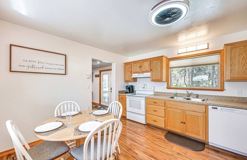 Eureka House | Peaceful Eureka Getaway - 1 Mi to Glen Lake!