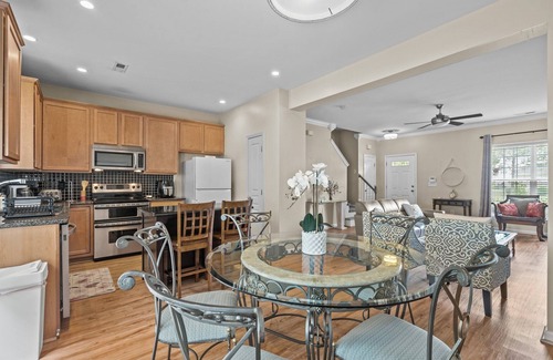 Durham House | Peaceful, Family-Friendly Townhome in Hope Valley Farms, Durham NC